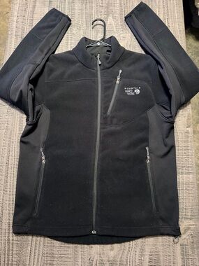 Mountain Hardwear Black Full-Zip Softshell Jacket with Extra Fleece Lining